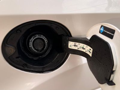 Ford Kuga Diesel (2017) Weiß  ITV 11/2027  Zahnriemen & Injektoren NEU  AHK in CR für VHB 10.900 €