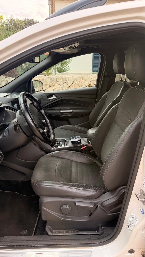 Ford Kuga Diesel (2017) Weiß  ITV 11/2027  Zahnriemen & Injektoren NEU  AHK in CR für VHB 10.900 €
