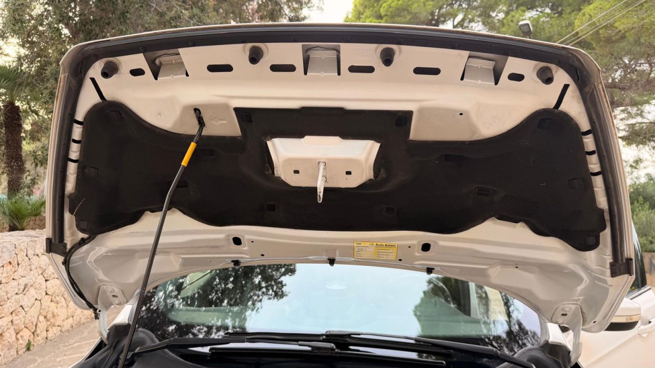 Ford Kuga Diesel (2017) Weiß  ITV 11/2027  Zahnriemen & Injektoren NEU  AHK in CR für VHB 10.900 €