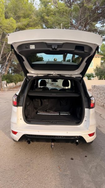 Ford Kuga Diesel (2017) Weiß  ITV 11/2027  Zahnriemen & Injektoren NEU  AHK in CR für VHB 10.900 €