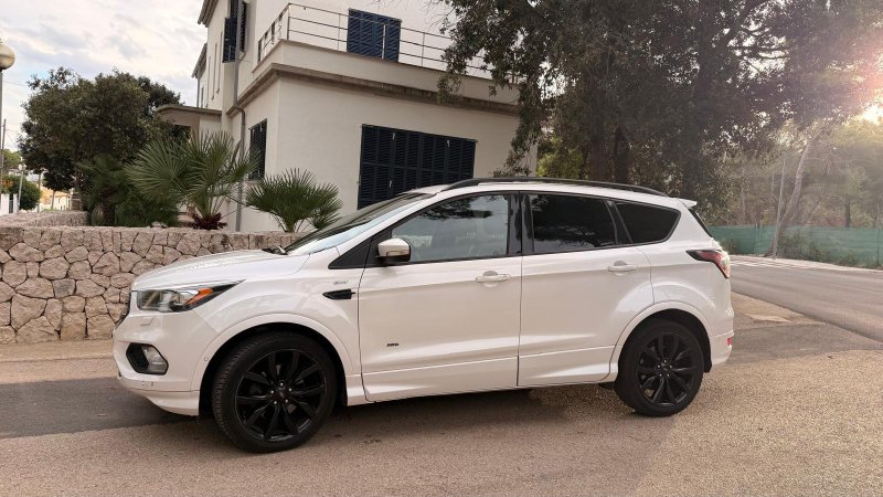 Ford Kuga Diesel (2017) Weiß  ITV 11/2027  Zahnriemen & Injektoren NEU  AHK in CR für VHB 10.900 €