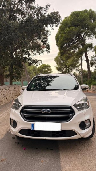 Ford Kuga Diesel (2017) Weiß  ITV 11/2027  Zahnriemen & Injektoren NEU  AHK in CR für VHB 10.900 €