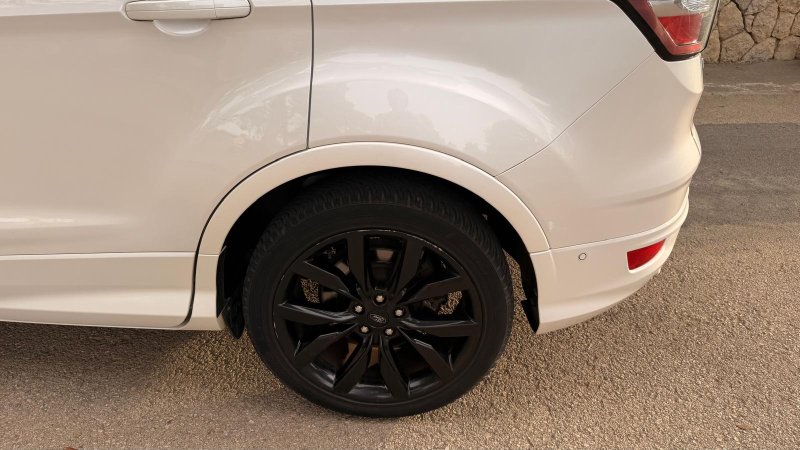 Ford Kuga Diesel (2017) Weiß  ITV 11/2027  Zahnriemen & Injektoren NEU  AHK in CR für VHB 10.900 €