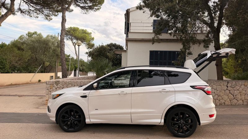 Ford Kuga Diesel (2017) Weiß  ITV 11/2027  Zahnriemen & Injektoren NEU  AHK in CR für VHB 10.900 €