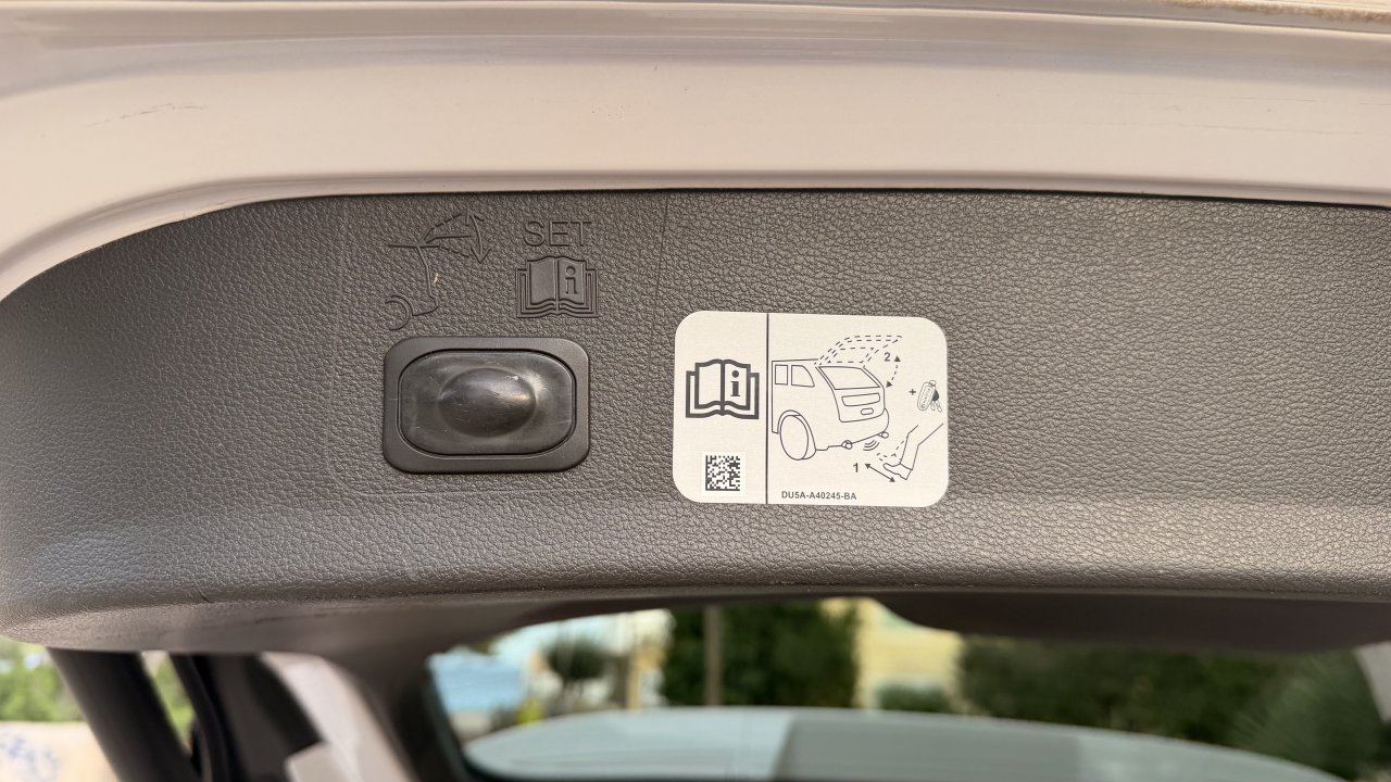 Ford Kuga Diesel (2017) Weiß  ITV 11/2027  Zahnriemen & Injektoren NEU  AHK in CR für VHB 10.900 €