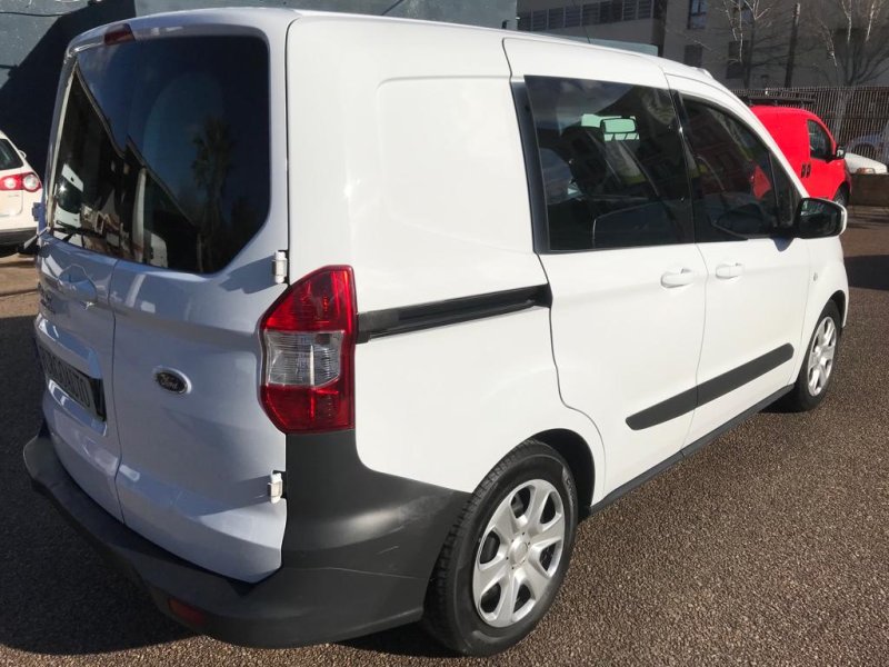 Ford Transit Courier Kombi 1.0 Ecoboost 5P