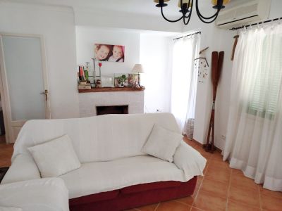 Available from Sept 27 / Season: Ground-floor apartment with terraces near the coast of Colonia St Jordi --AP 07 T