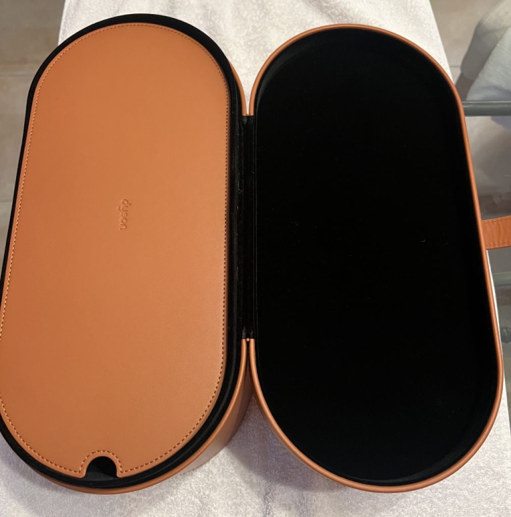 Hair styling set:  DYSON Airwrap