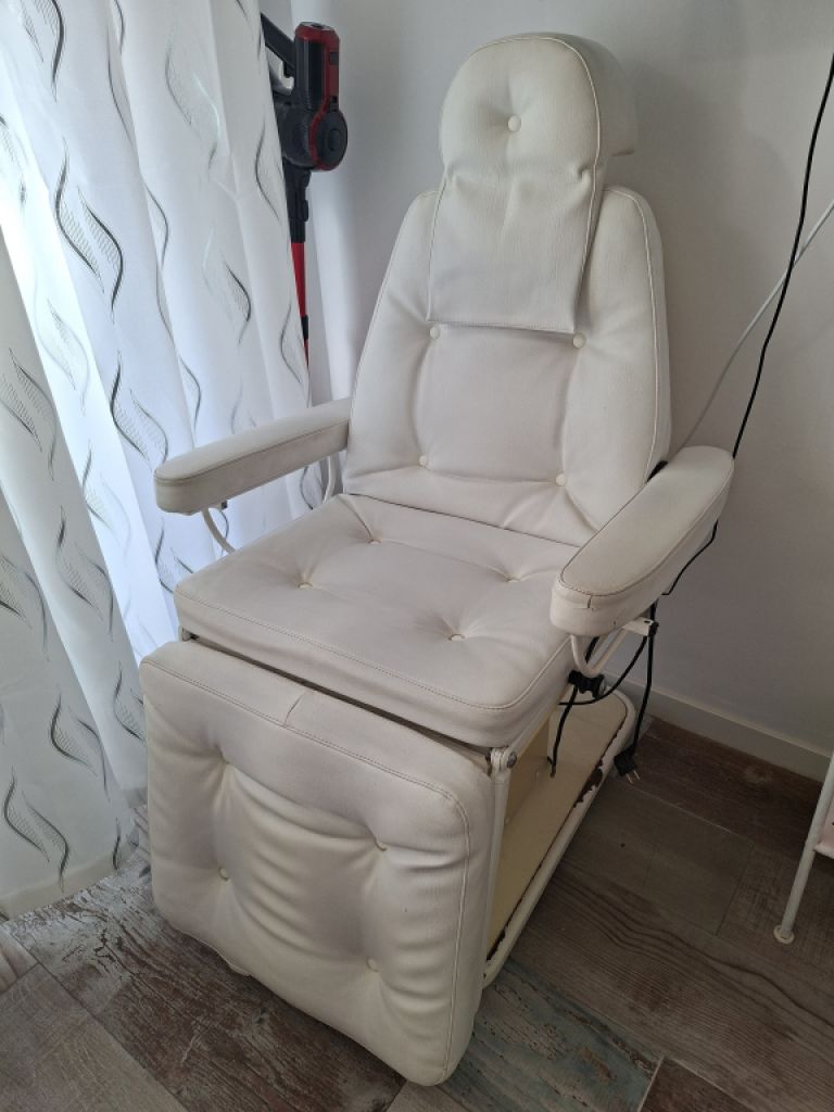 Foot care chair / Cosmetic chair