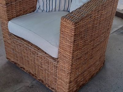 Garten-Set aus natürlichem Korbgeflecht.