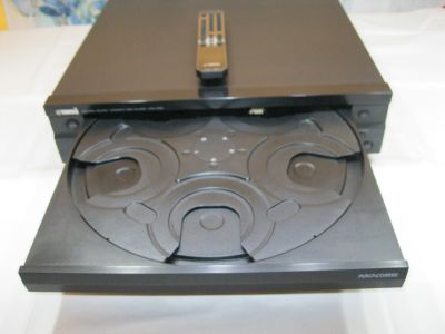 Se ofrece unidad única: YAMAHA CDC-585, cambiador de CD, 5 discos, 12W, con mando a distancia, Andratx