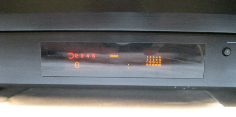 Se ofrece unidad única: YAMAHA CDC-585, cambiador de CD, 5 discos, 12W, con mando a distancia, Andratx