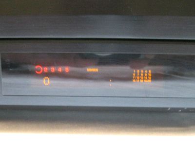 Se ofrece unidad única: YAMAHA CDC-585, cambiador de CD, 5 discos, 12W, con mando a distancia, Andratx