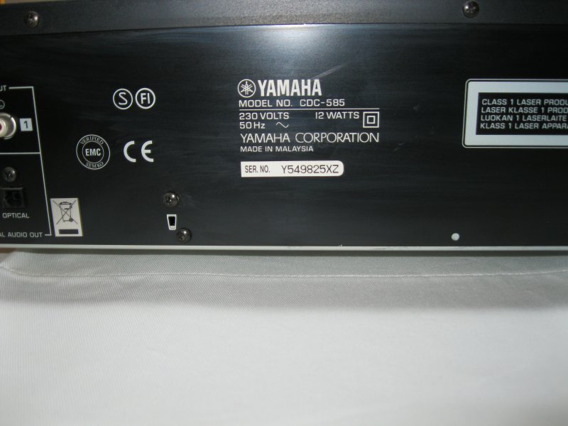 Se ofrece unidad única: YAMAHA CDC-585, cambiador de CD, 5 discos, 12W, con mando a distancia, Andratx
