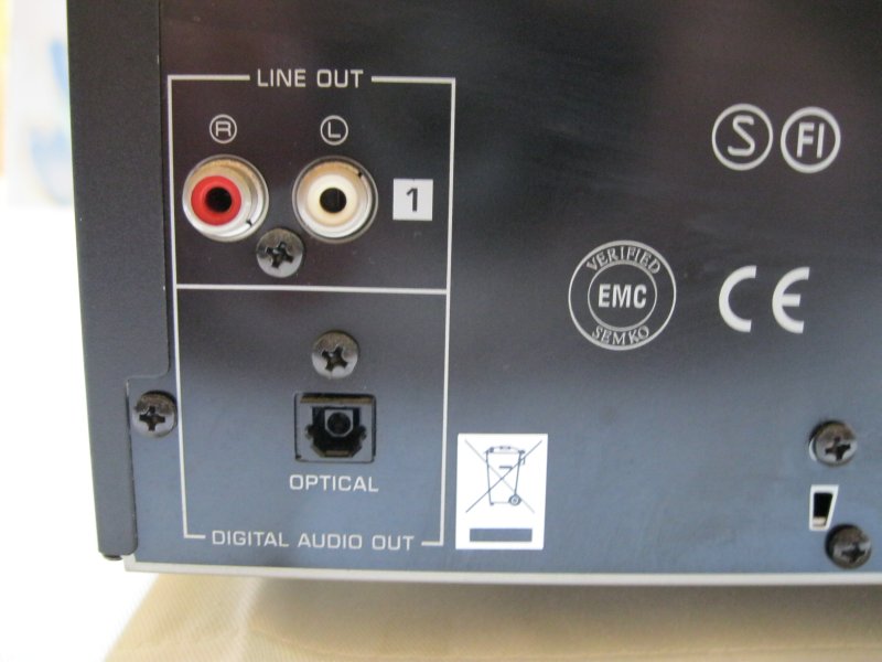 Se ofrece unidad única: YAMAHA CDC-585, cambiador de CD, 5 discos, 12W, con mando a distancia, Andratx