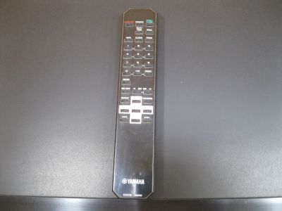 Se ofrece unidad única: YAMAHA CDC-585, cambiador de CD, 5 discos, 12W, con mando a distancia, Andratx