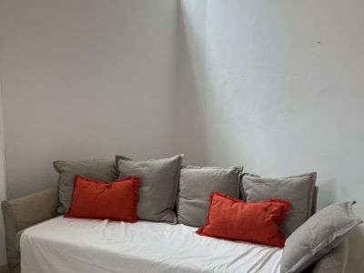 Gemütliches IKEA  Schlafsofa / Ausziehcouch in grau
