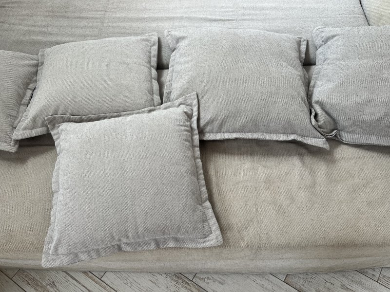 Gemütliches IKEA  Schlafsofa / Ausziehcouch in grau
