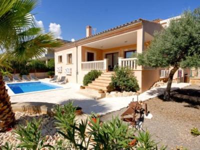 Gepflegtes Chalet auf dem Lande mit Pool und AC bei Porto Colom -- CH 19