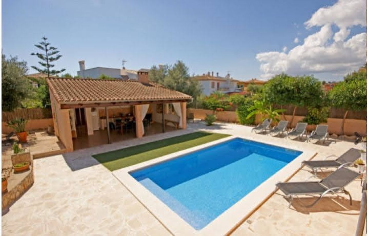 Chalet bien cuidado en el campo con piscina y AC cerca de Porto Colom -- CH 36