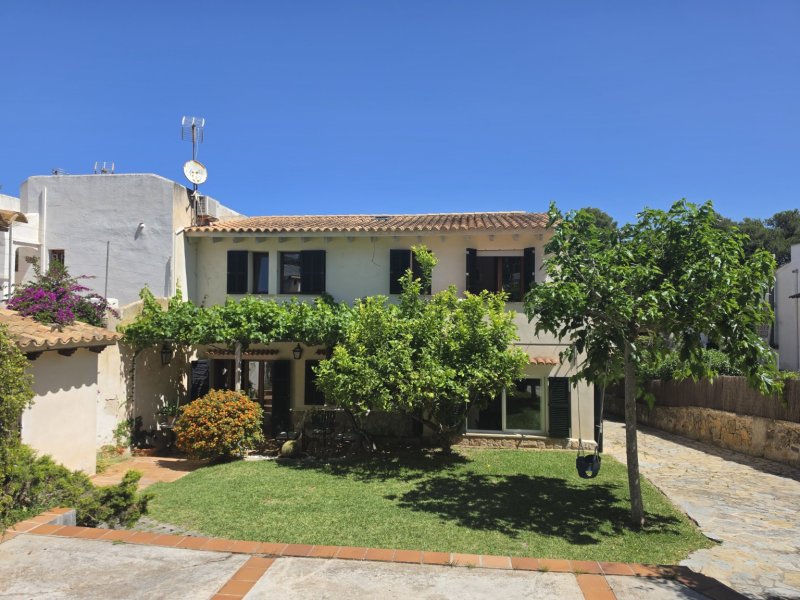 GERÄUMIGE WOHNUNG ZUR TEMPORÄREN MIETE IN CALA BLAVA