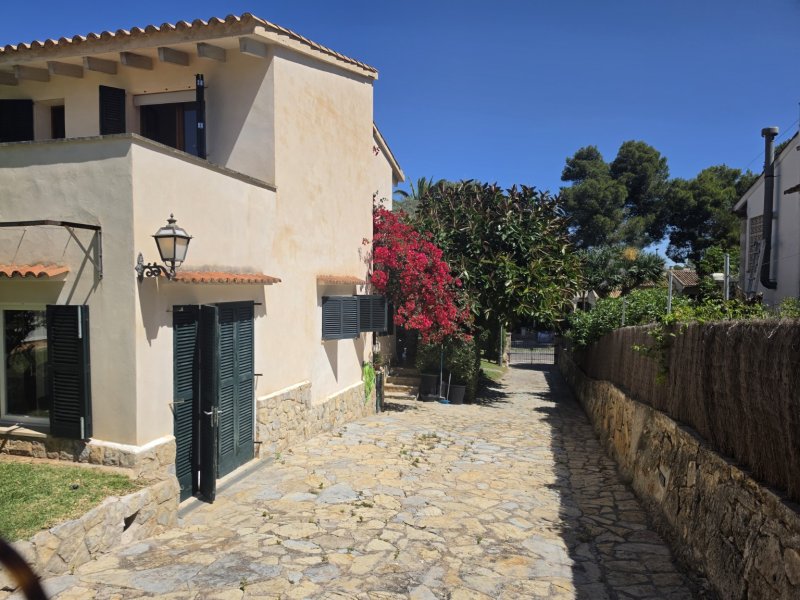 GERÄUMIGE WOHNUNG ZUR TEMPORÄREN MIETE IN CALA BLAVA