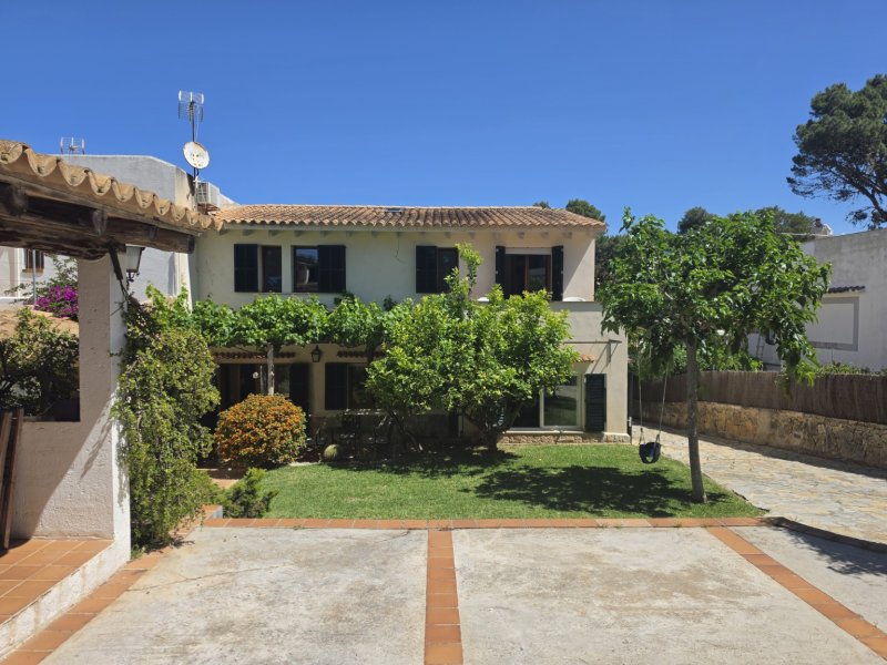 GERÄUMIGE WOHNUNG ZUR TEMPORÄREN MIETE IN CALA BLAVA
