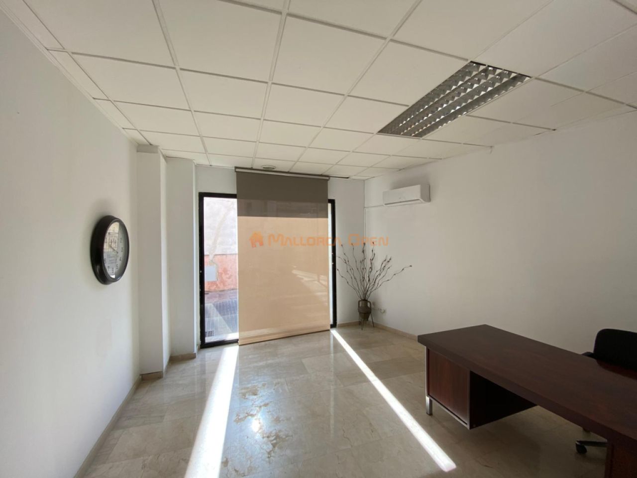Commercial premises on the corner – Avenida del Torrent, Manacor