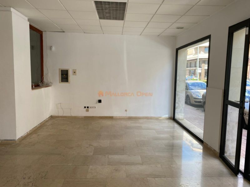 Commercial premises on the corner – Avenida del Torrent, Manacor