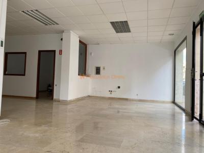 Commercial premises on the corner – Avenida del Torrent, Manacor