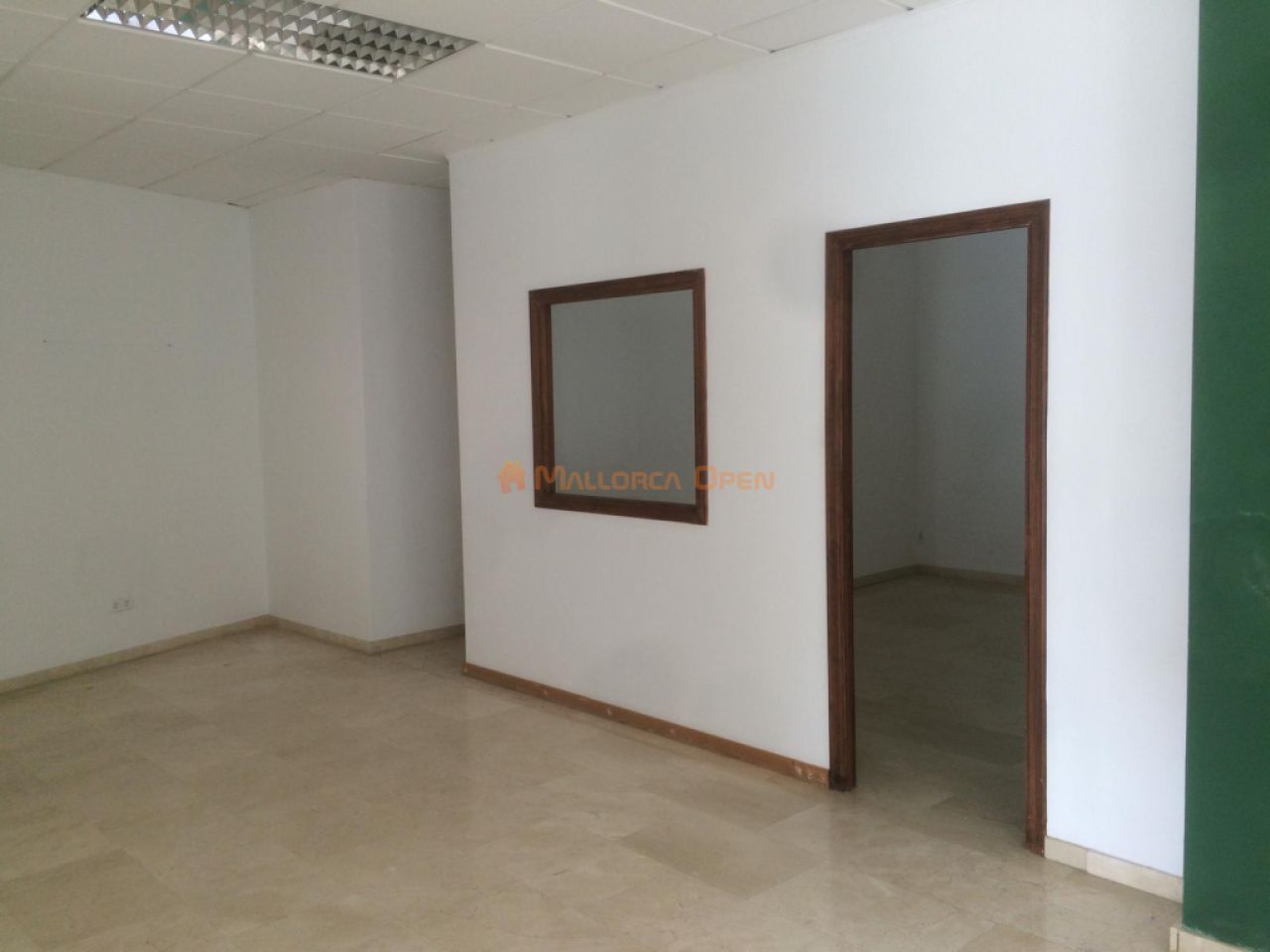 Commercial premises on the corner – Avenida del Torrent, Manacor