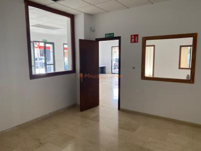 Commercial premises on the corner – Avenida del Torrent, Manacor