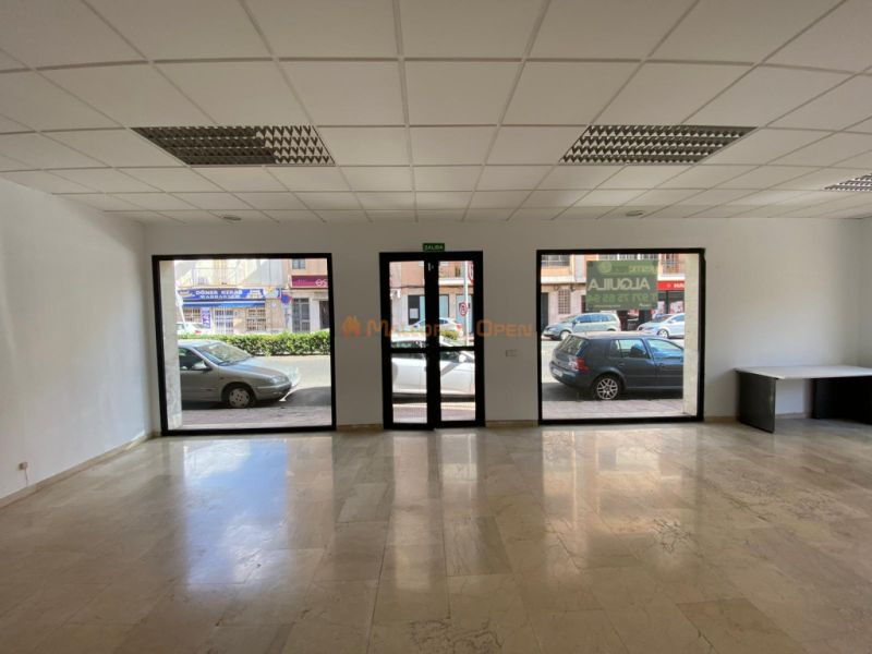 Commercial premises on the corner – Avenida del Torrent, Manacor