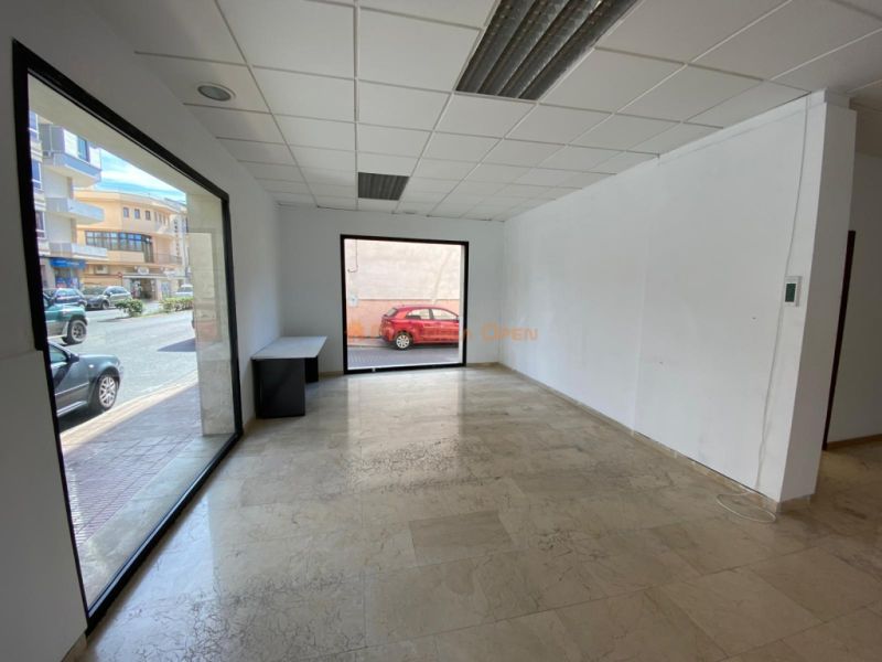 Commercial premises on the corner – Avenida del Torrent, Manacor