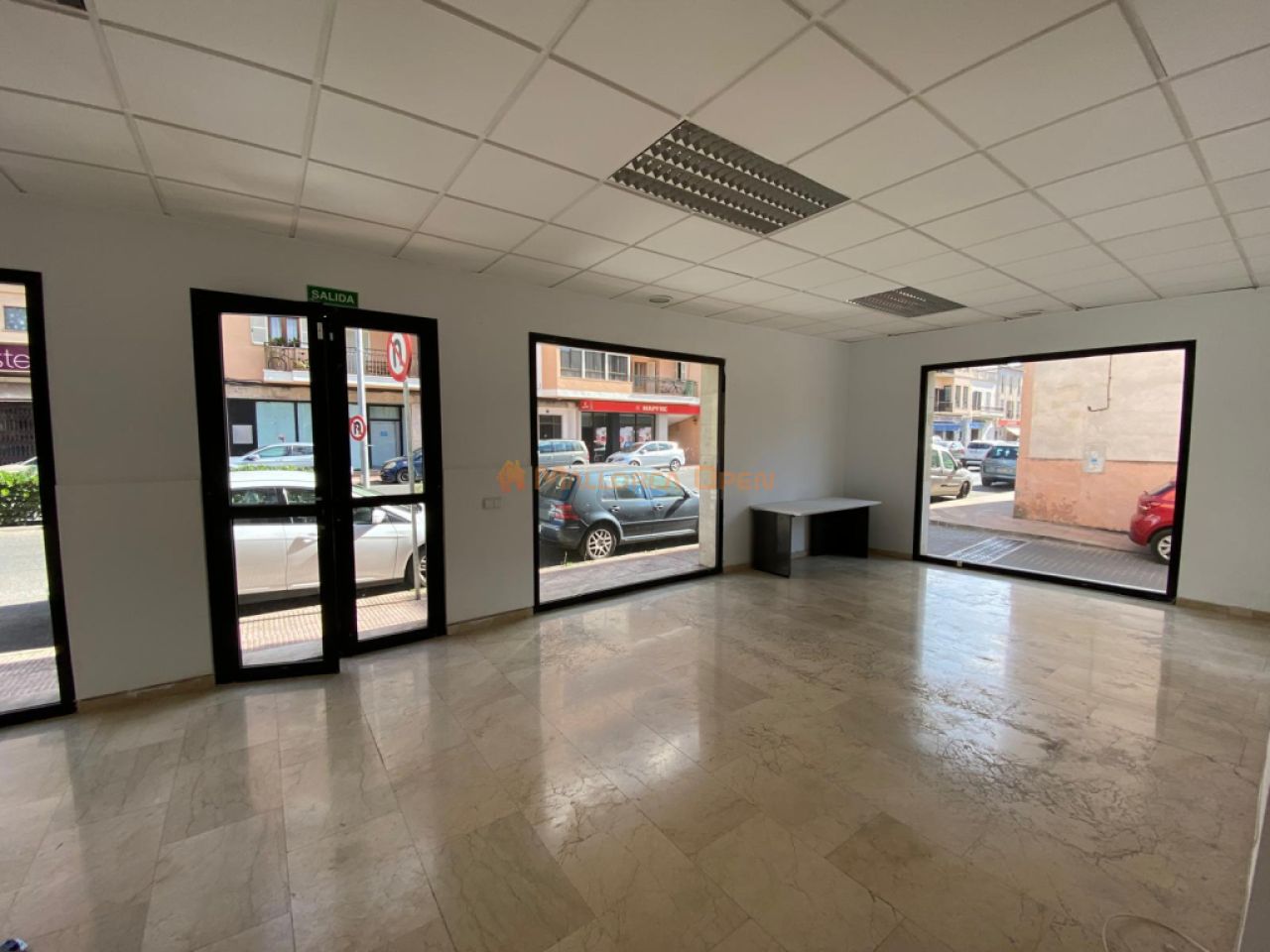 Commercial premises on the corner – Avenida del Torrent, Manacor