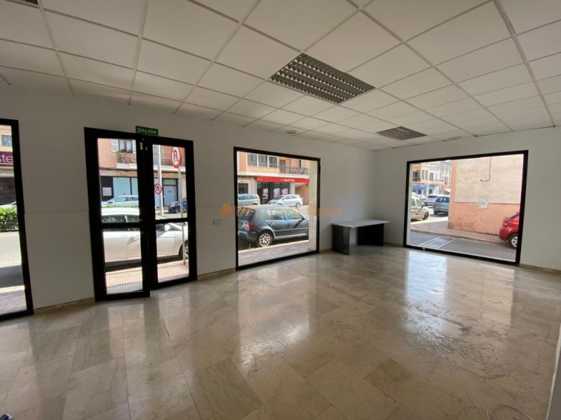 Commercial premises on the corner – Avenida del Torrent, Manacor