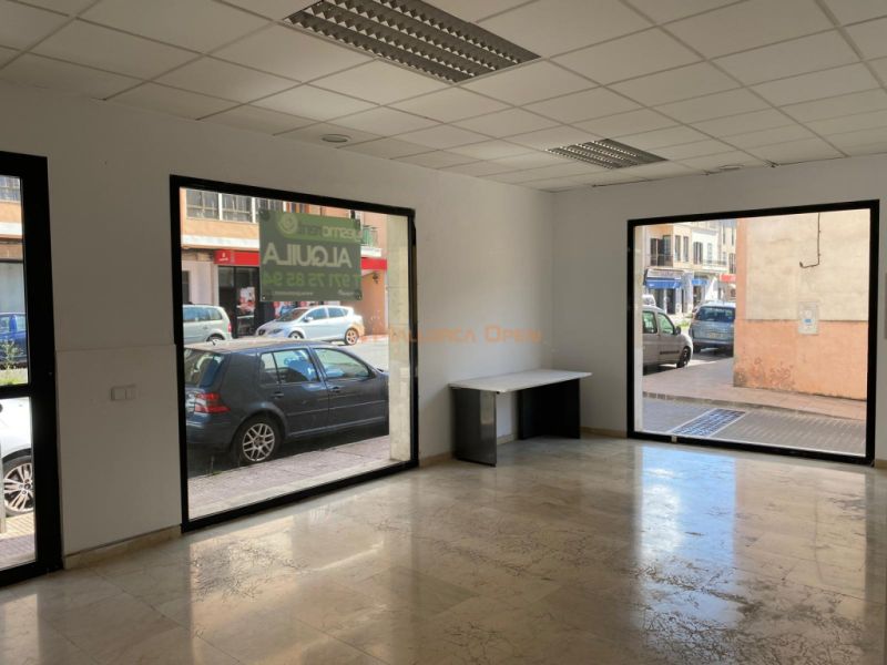 Commercial premises on the corner – Avenida del Torrent, Manacor