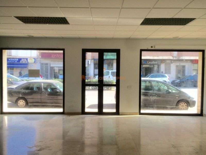 Commercial premises on the corner – Avenida del Torrent, Manacor