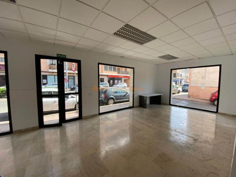 Commercial premises on the corner – Avenida del Torrent, Manacor