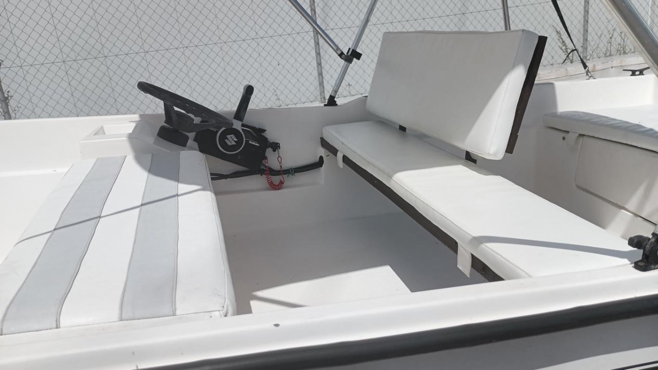 GFK boat 20 HP 4-stroke Suzuki with trailer · Fishing / Angler boat