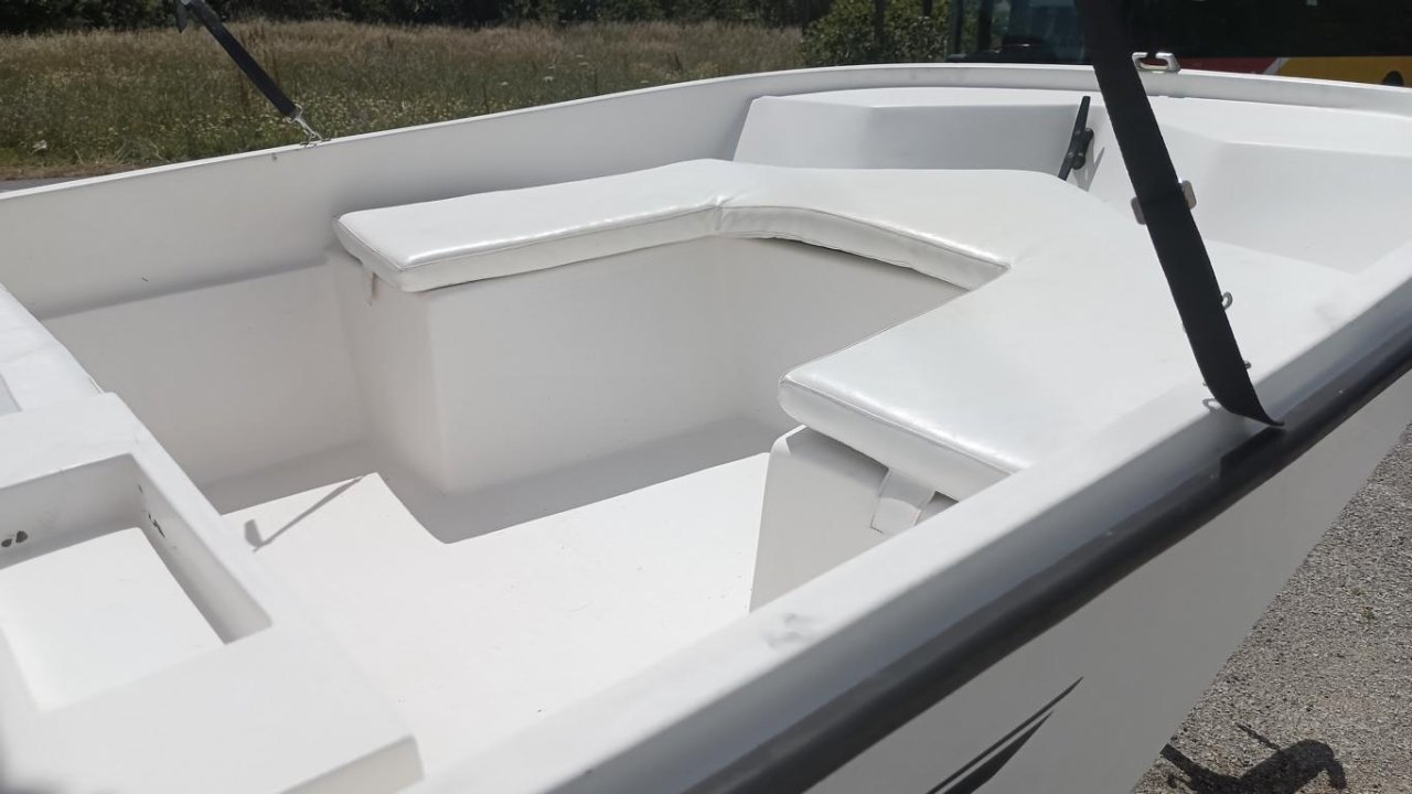 GFK boat 20 HP 4-stroke Suzuki with trailer · Fishing / Angler boat