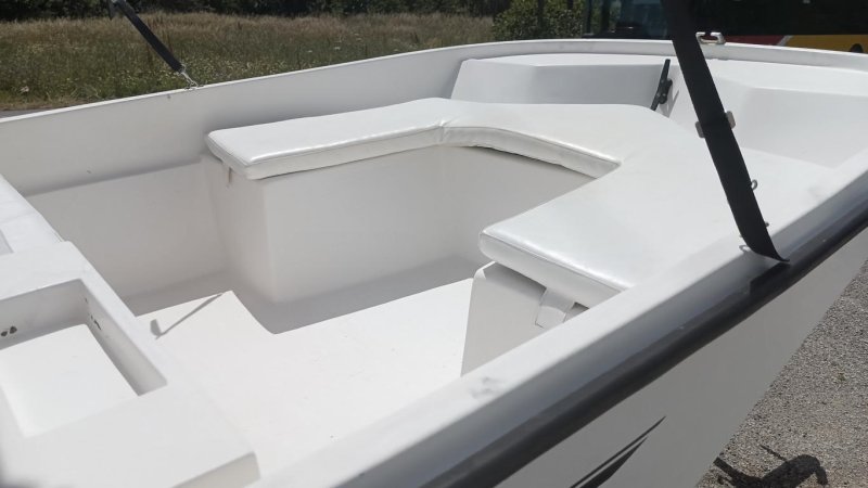GFK boat 20 HP 4-stroke Suzuki with trailer · Fishing / Angler boat