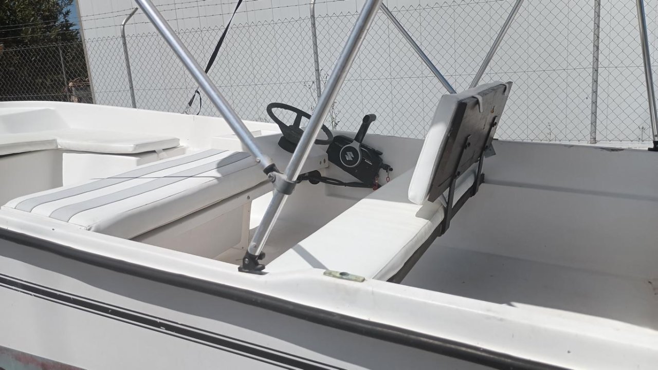 GFK boat 20 HP 4-stroke Suzuki with trailer · Fishing / Angler boat