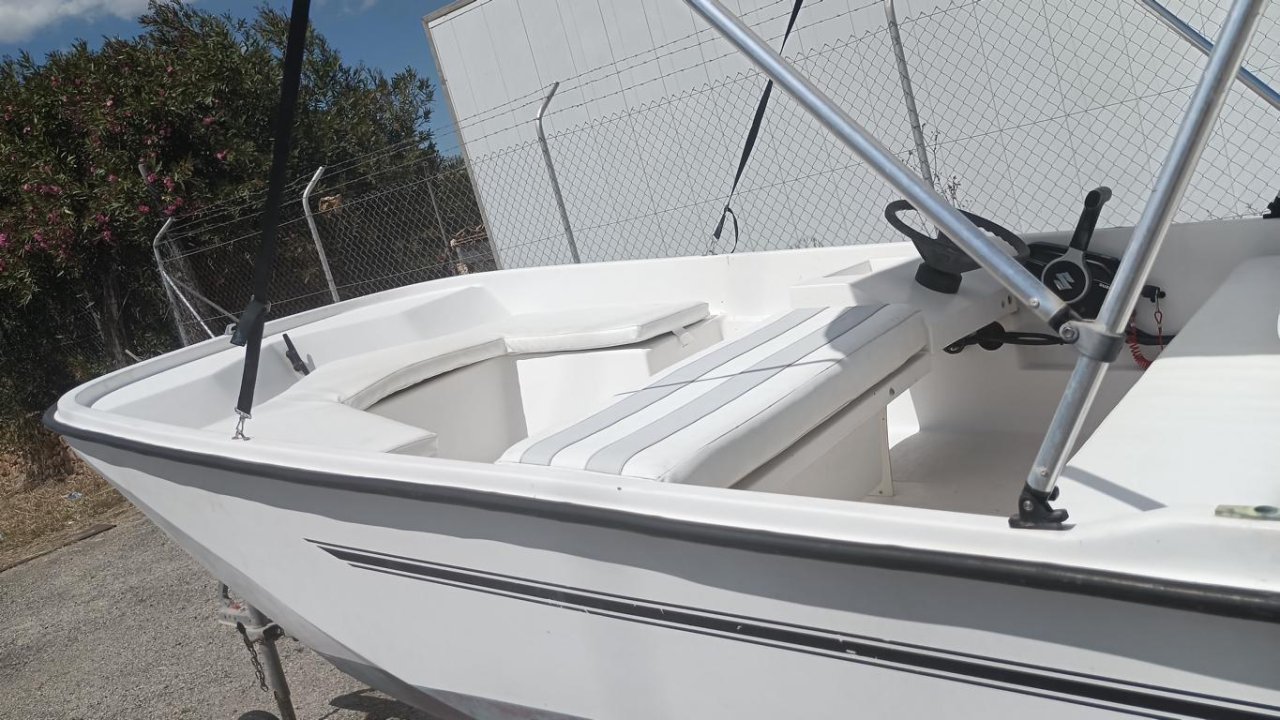 GFK boat 20 HP 4-stroke Suzuki with trailer · Fishing / Angler boat