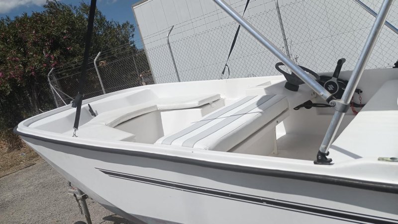 GFK boat 20 HP 4-stroke Suzuki with trailer · Fishing / Angler boat