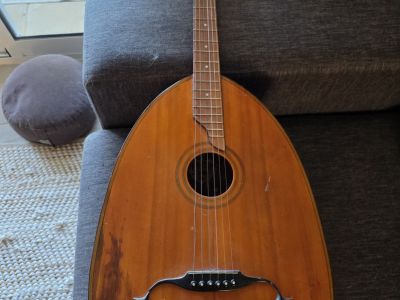 Gitarrenlaute / Lautengitarre  Nachbau, 6 Saiten, gewölbter Holzkorpus