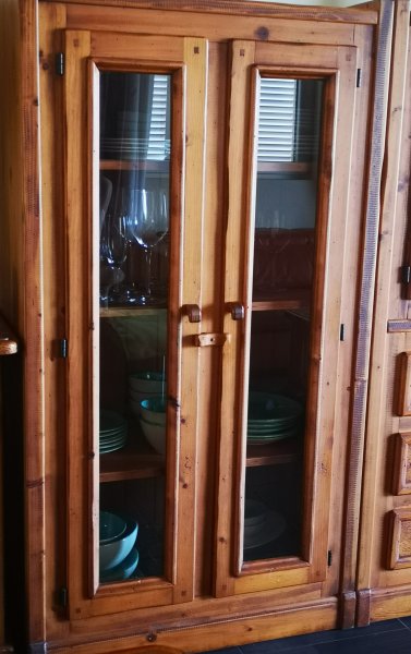 Glas Vitrine, viel Stauraum