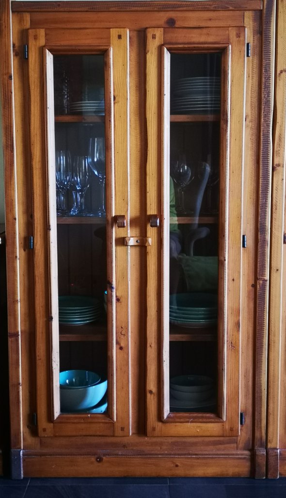 Glas Vitrine, viel Stauraum