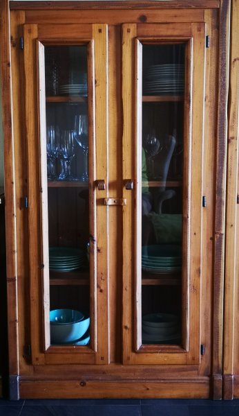Glas Vitrine, viel Stauraum