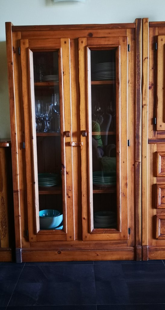 Glas Vitrine, viel Stauraum